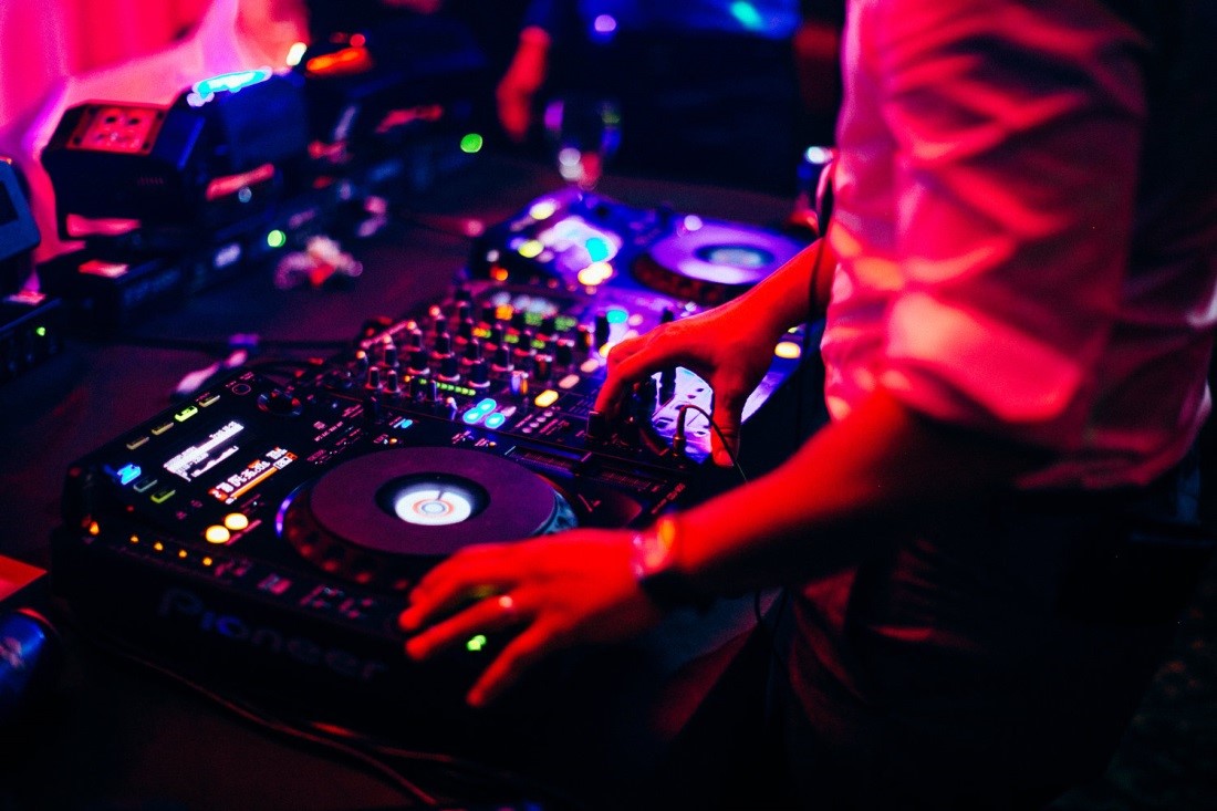 Behind the Mix: Exploring the Benefits of Professional DJ Services